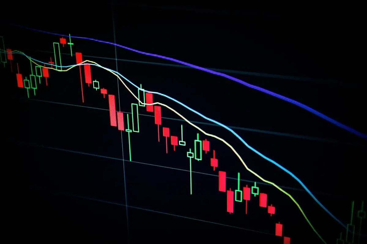 Bitcoin price stuck below 64000 dollars as spot ETF flows turn negative
